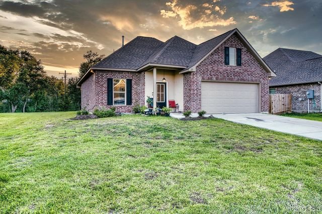 211 Zachary Ln, Bridge City, TX 77611